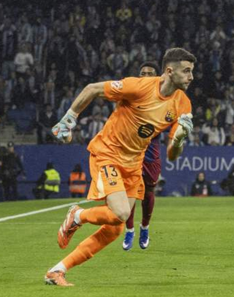 Imagen de la noticia El portero del Barça, Joan Garcia, contrata una empresa para planificar su patrimonio